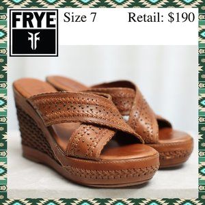 Frye hazel leather wedge size 7, platform slide